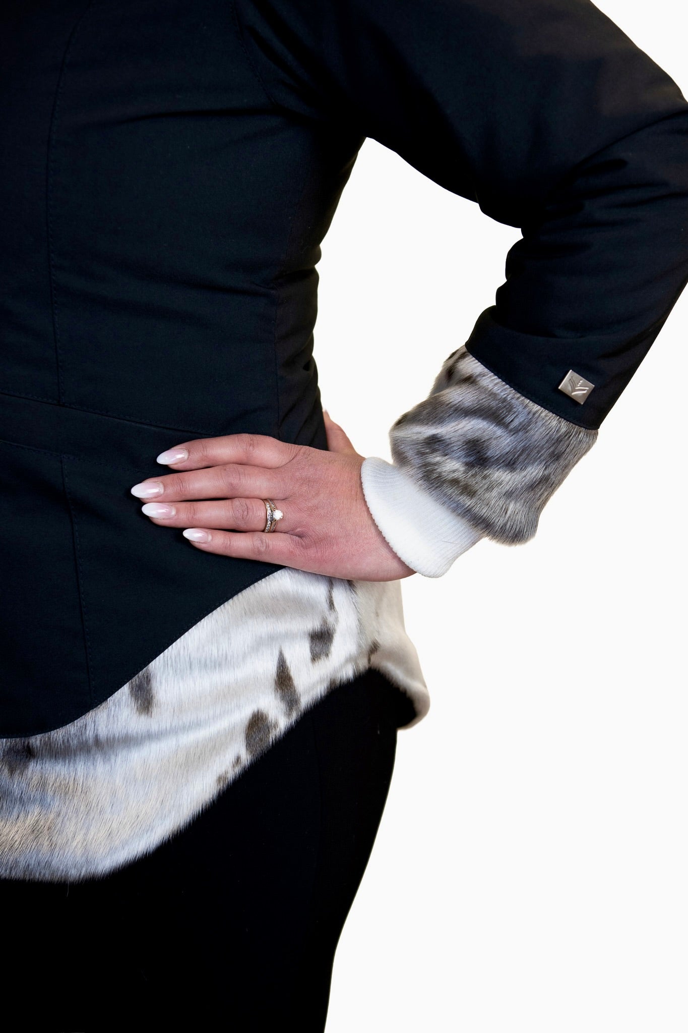 VAF SIGNATURE | ᐊᑎᓕᐅᕈᓯᐊ - BLACK | NATURAL-3