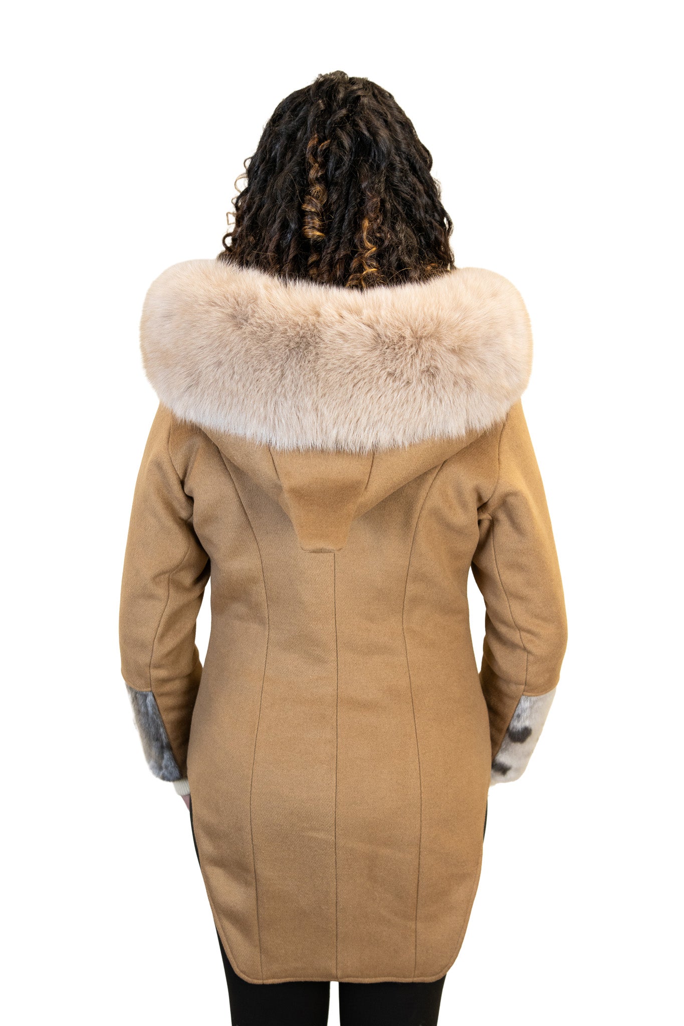 TAVVI | ᑕᕝᕕ - CAMEL-4