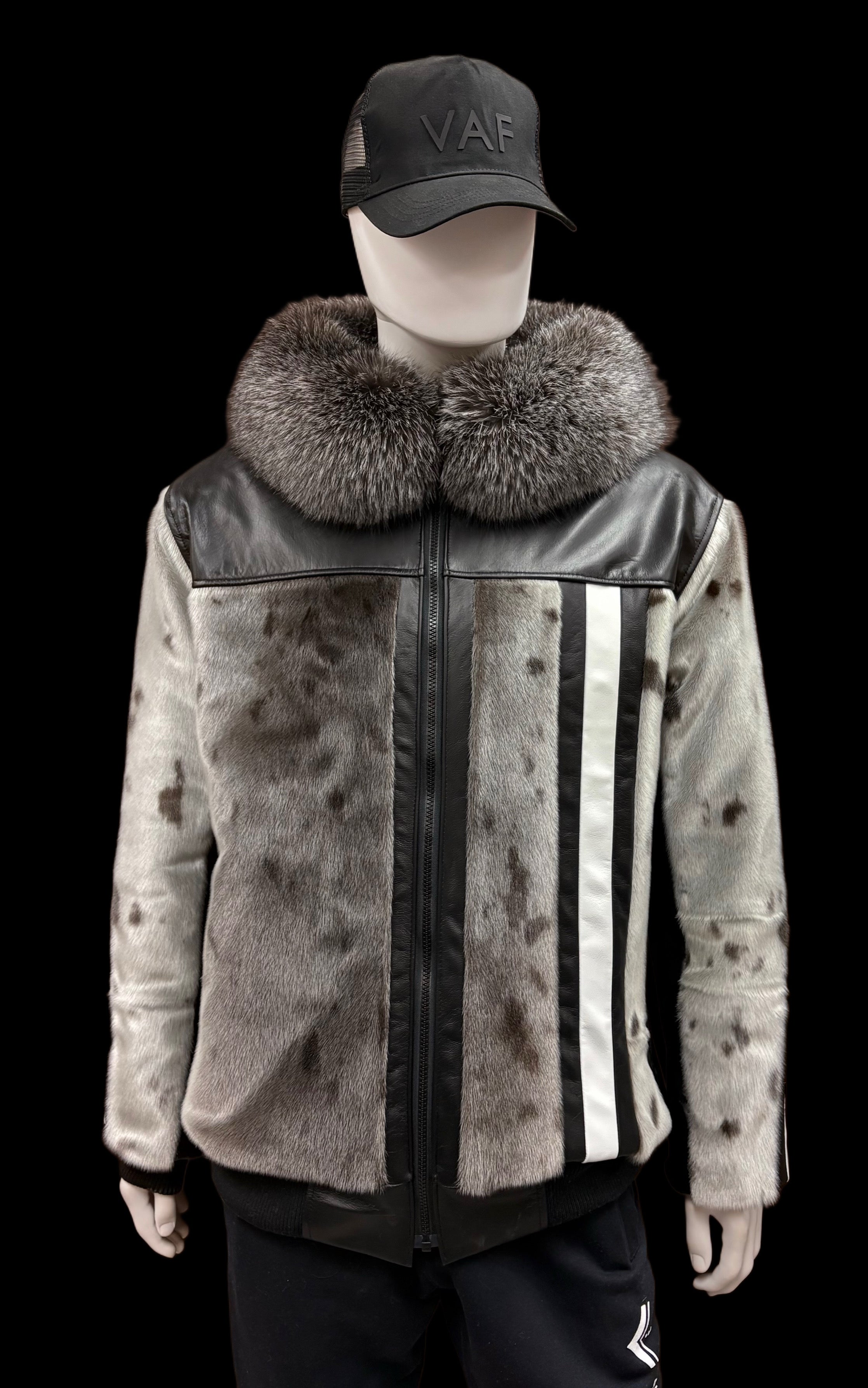 KAKUKTINNIQ | ᖃᑯᖅᑎᓐᓂᖅ - NATURAL SEALSKIN-2