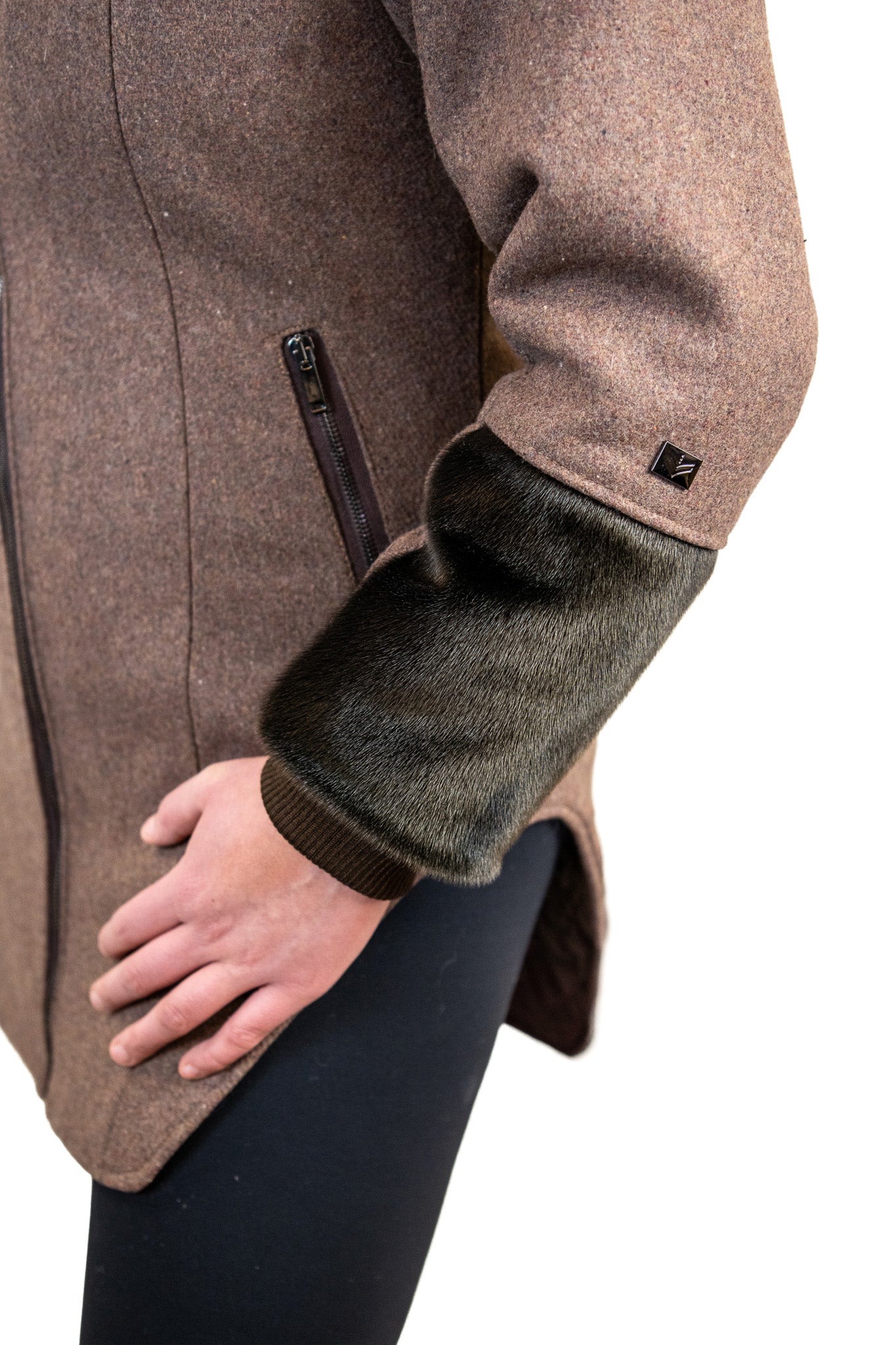 TAVVI | ᑕᕝᕕ - BROWN-4