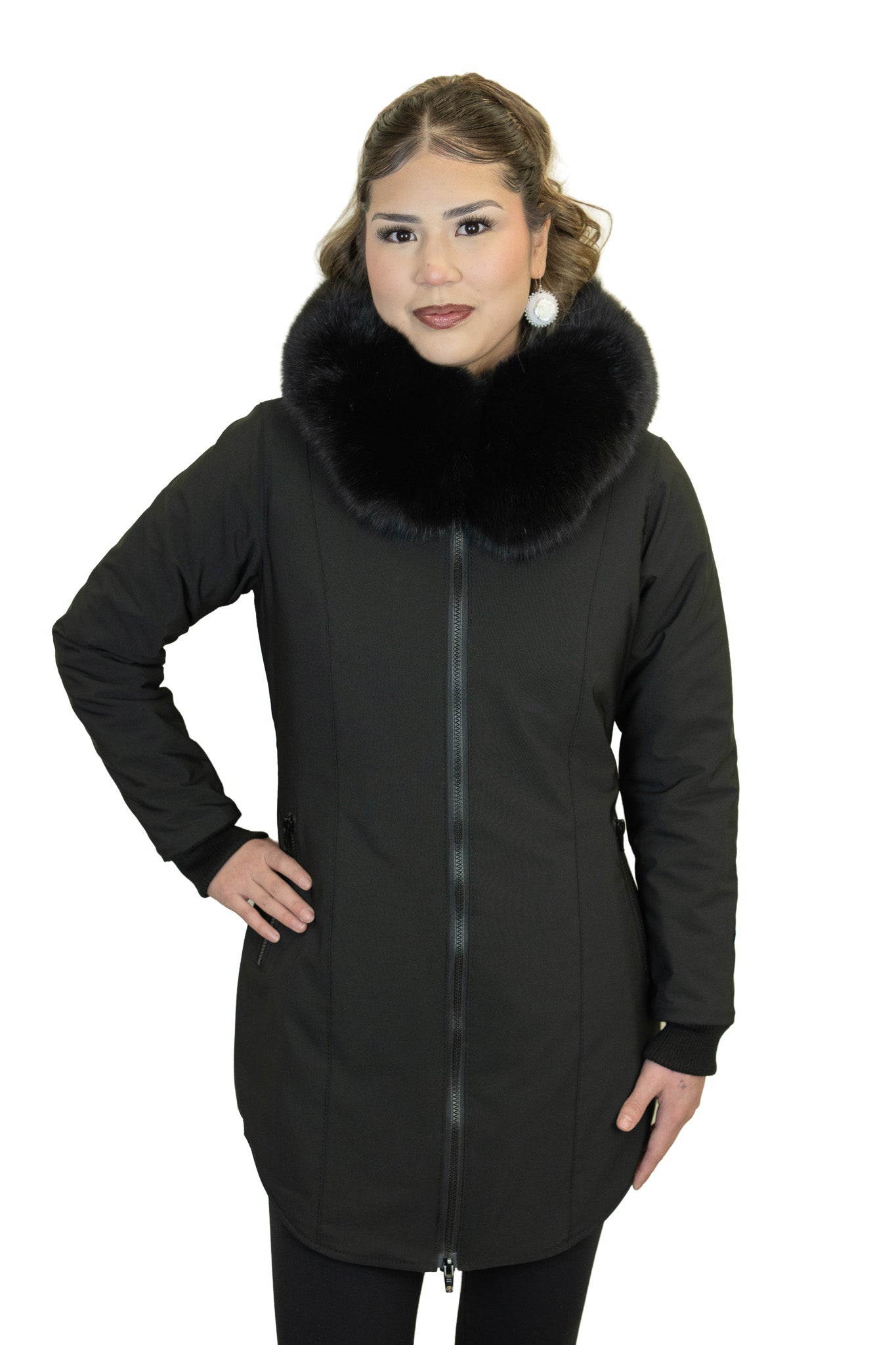 Victoria's Arctic Fashion | ᕕᒃᑐᐊᕆᔭᐅᑉ ᐅᑭᐅᖅᑕᕐᑐᒥᑦ